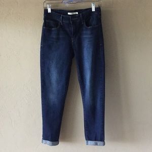 Levi’s Mid Rise Skinny Crop Jean